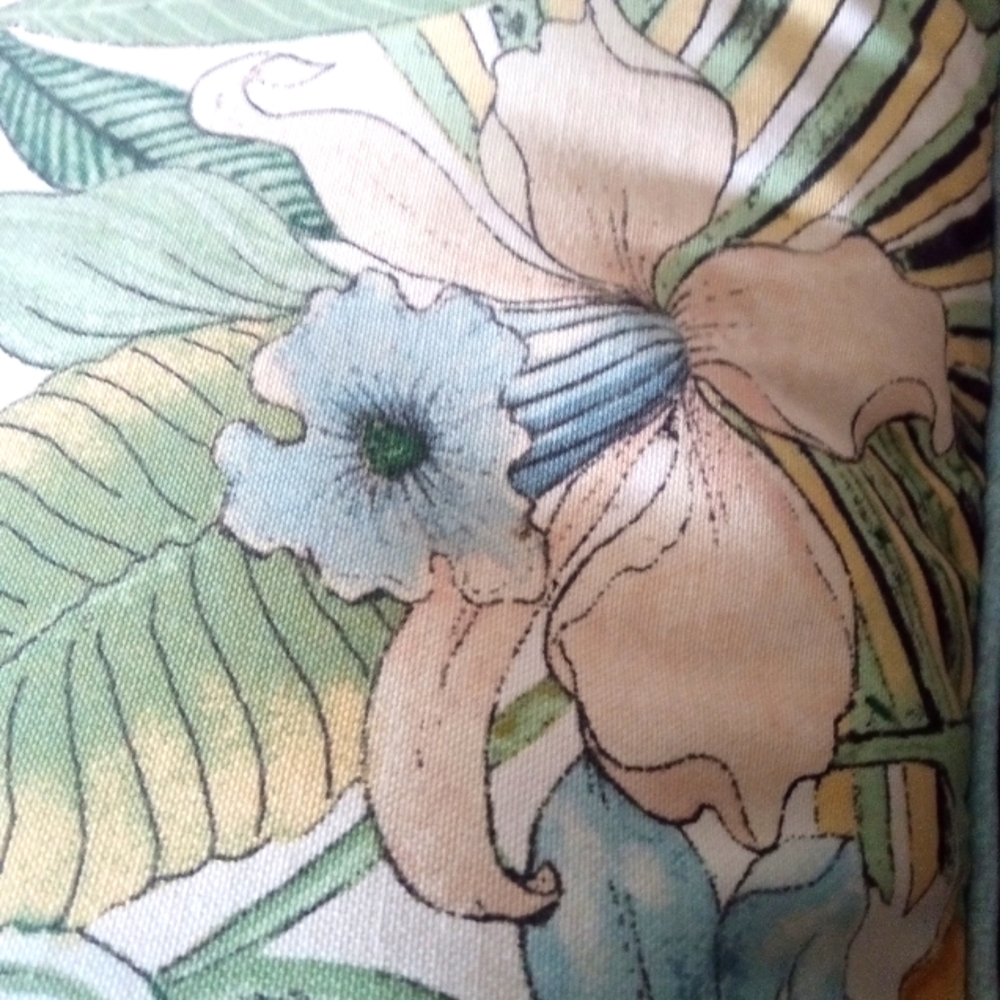 Allen and Roth Decorative Floral Accent Pillow 20" by 20 '